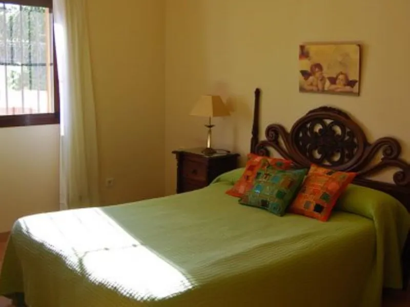 Andalusian Villa located on a plot of 12,000 square meters. With a 3000 m2 garden, mature with some trees over 100 years old, close to schools and shops, with easy access to the highway and close to Malaga airport.