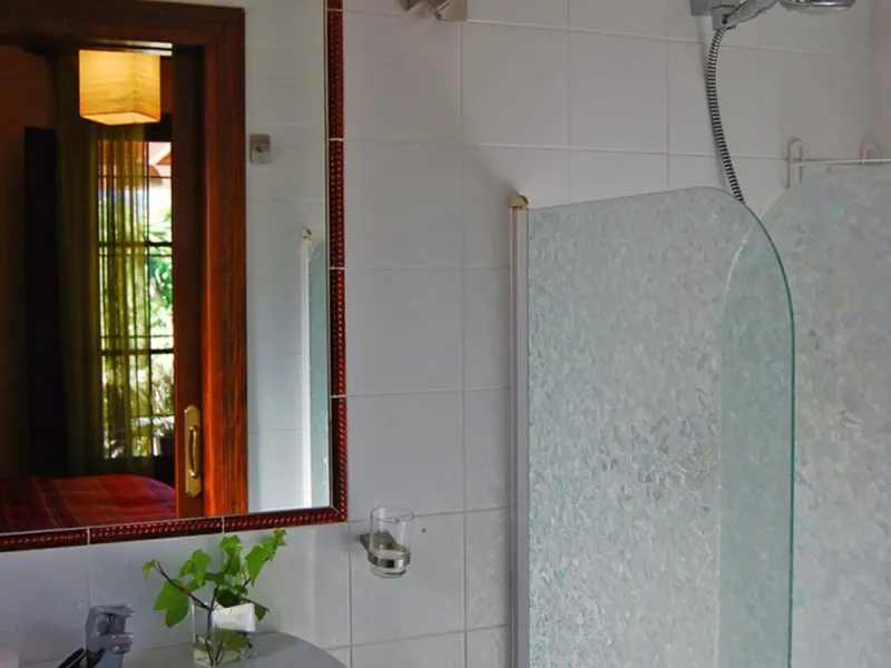 Andalusian Villa located on a plot of 12,000 square meters. With a 3000 m2 garden, mature with some trees over 100 years old, close to schools and shops, with easy access to the highway and close to Malaga airport.