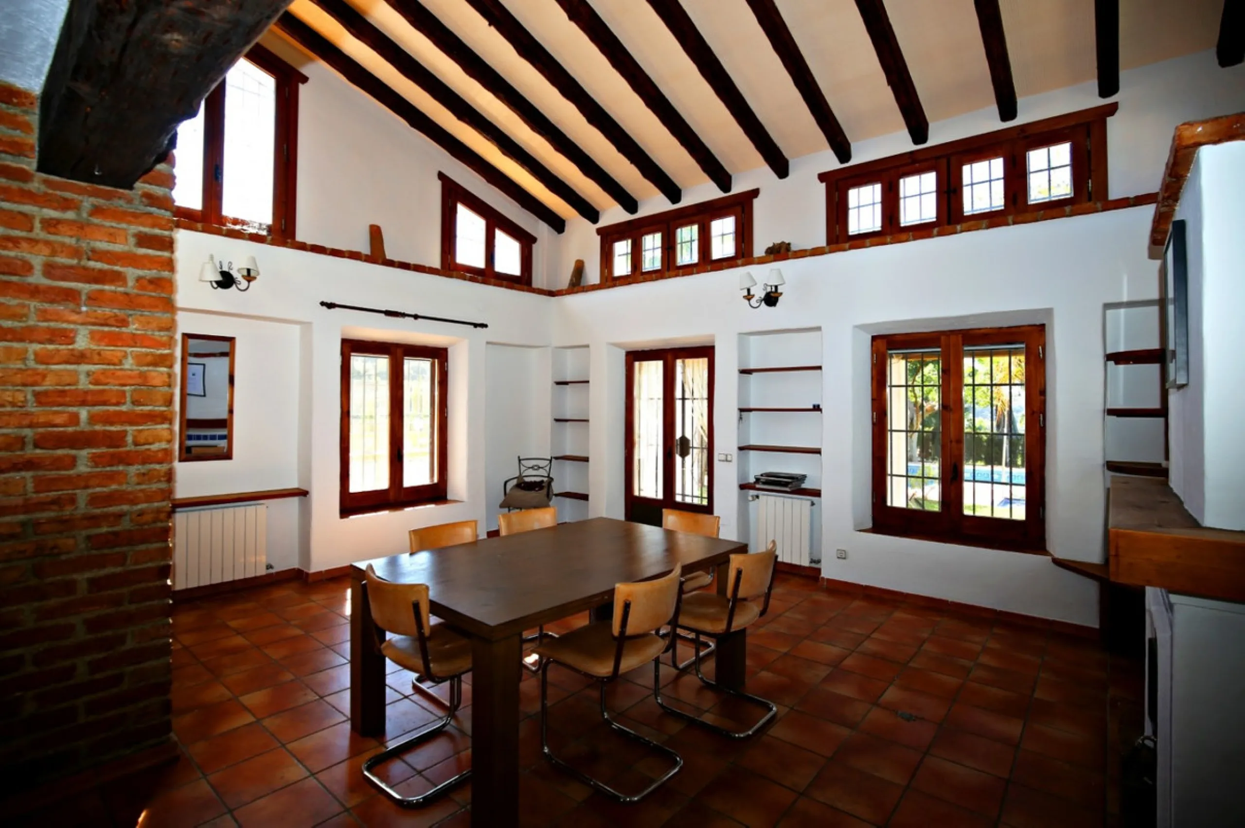 Exclusive and unique of its kind: a 16.000m2 Andalusian vacation resort with horse farm between Frigiliana and Nerja - with a built-up area of more than 1.600m2! In total, the resort has nine bedrooms, ten bathrooms and two guest toilets, spread over two 