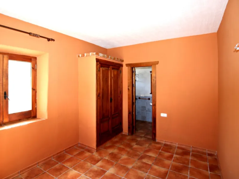 Exclusive and unique of its kind: a 16.000m2 Andalusian vacation resort with horse farm between Frigiliana and Nerja - with a built-up area of more than 1.600m2! In total, the resort has nine bedrooms, ten bathrooms and two guest toilets, spread over two 