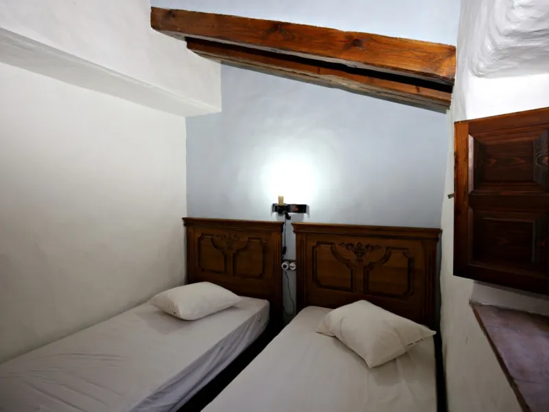 Exclusive and unique of its kind: a 16.000m2 Andalusian vacation resort with horse farm between Frigiliana and Nerja - with a built-up area of more than 1.600m2! In total, the resort has nine bedrooms, ten bathrooms and two guest toilets, spread over two 