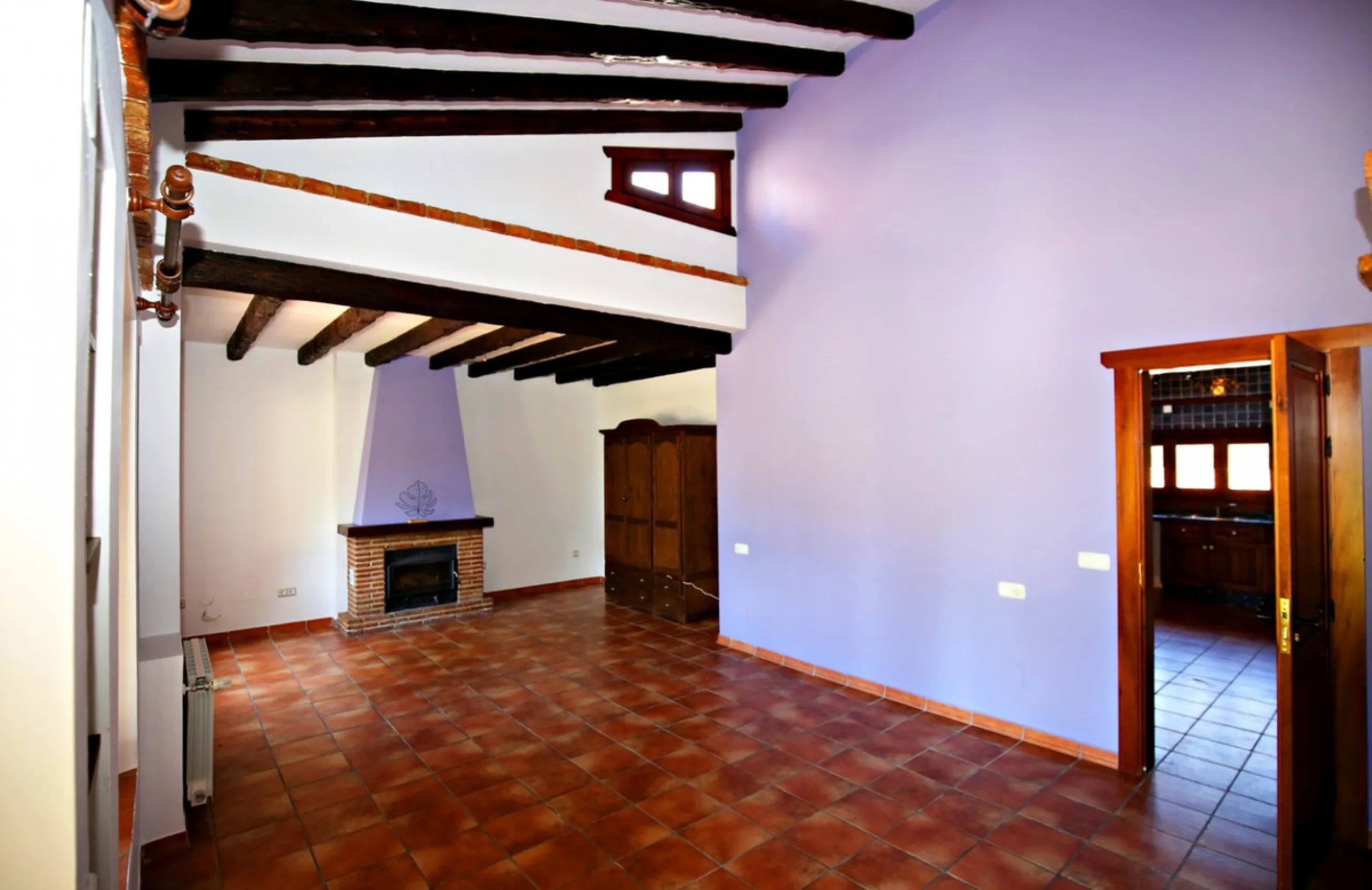 Exclusive and unique of its kind: a 16.000m2 Andalusian vacation resort with horse farm between Frigiliana and Nerja - with a built-up area of more than 1.600m2! In total, the resort has nine bedrooms, ten bathrooms and two guest toilets, spread over two 