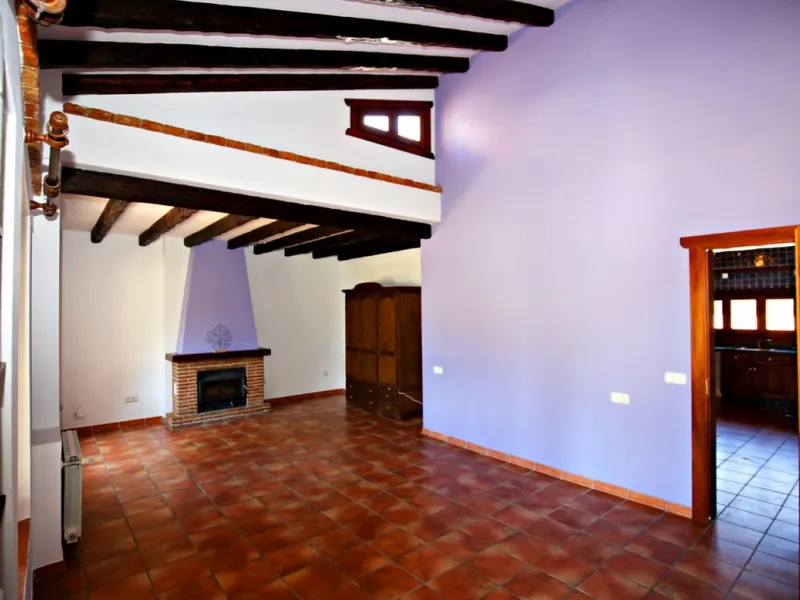 Exclusive and unique of its kind: a 16.000m2 Andalusian vacation resort with horse farm between Frigiliana and Nerja - with a built-up area of more than 1.600m2! In total, the resort has nine bedrooms, ten bathrooms and two guest toilets, spread over two 