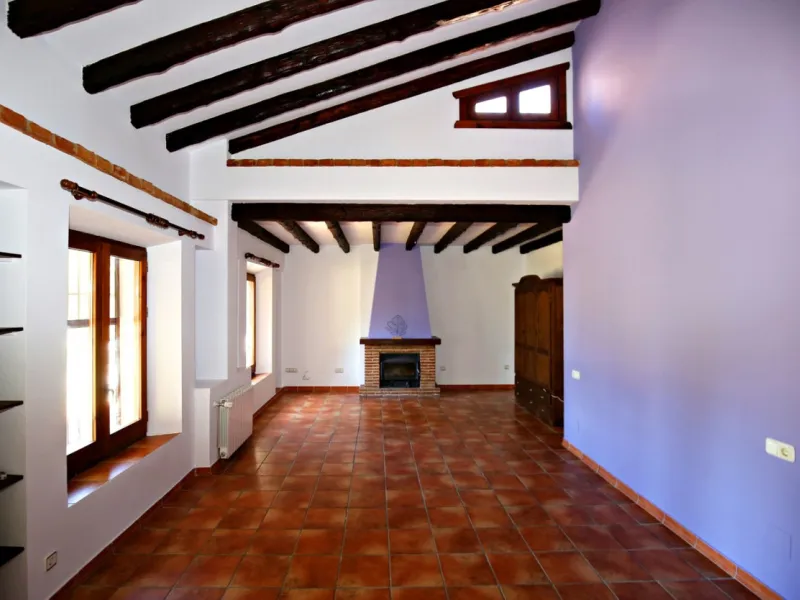 Exclusive and unique of its kind: a 16.000m2 Andalusian vacation resort with horse farm between Frigiliana and Nerja - with a built-up area of more than 1.600m2! In total, the resort has nine bedrooms, ten bathrooms and two guest toilets, spread over two 