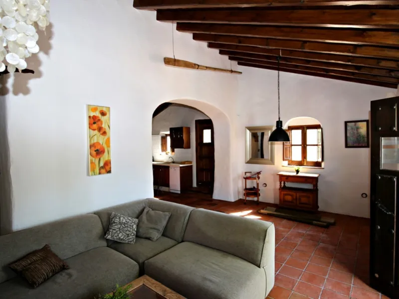 Exclusive and unique of its kind: a 16.000m2 Andalusian vacation resort with horse farm between Frigiliana and Nerja - with a built-up area of more than 1.600m2! In total, the resort has nine bedrooms, ten bathrooms and two guest toilets, spread over two 
