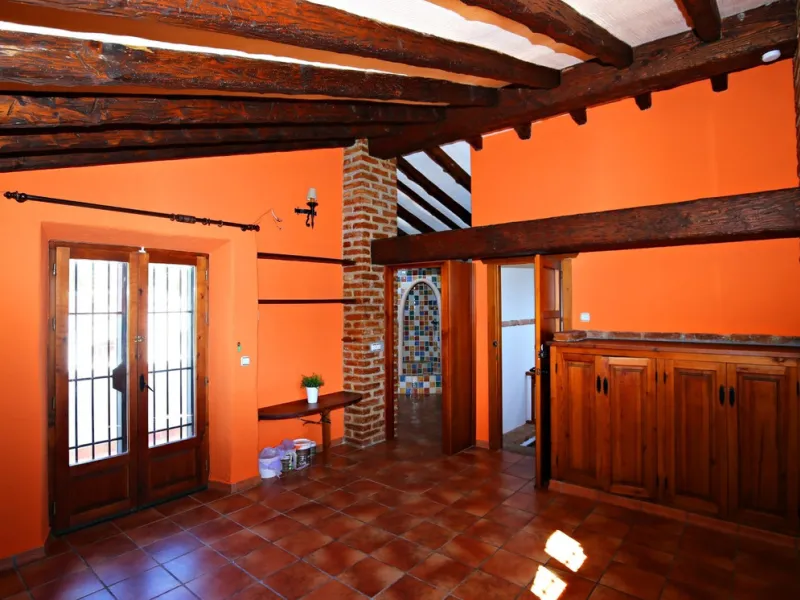 Exclusive and unique of its kind: a 16.000m2 Andalusian vacation resort with horse farm between Frigiliana and Nerja - with a built-up area of more than 1.600m2! In total, the resort has nine bedrooms, ten bathrooms and two guest toilets, spread over two 
