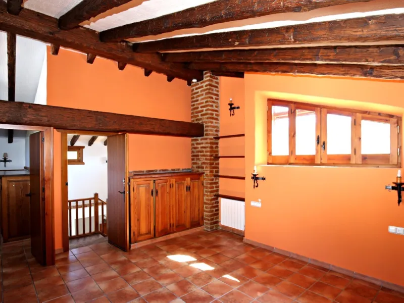 Exclusive and unique of its kind: a 16.000m2 Andalusian vacation resort with horse farm between Frigiliana and Nerja - with a built-up area of more than 1.600m2! In total, the resort has nine bedrooms, ten bathrooms and two guest toilets, spread over two 