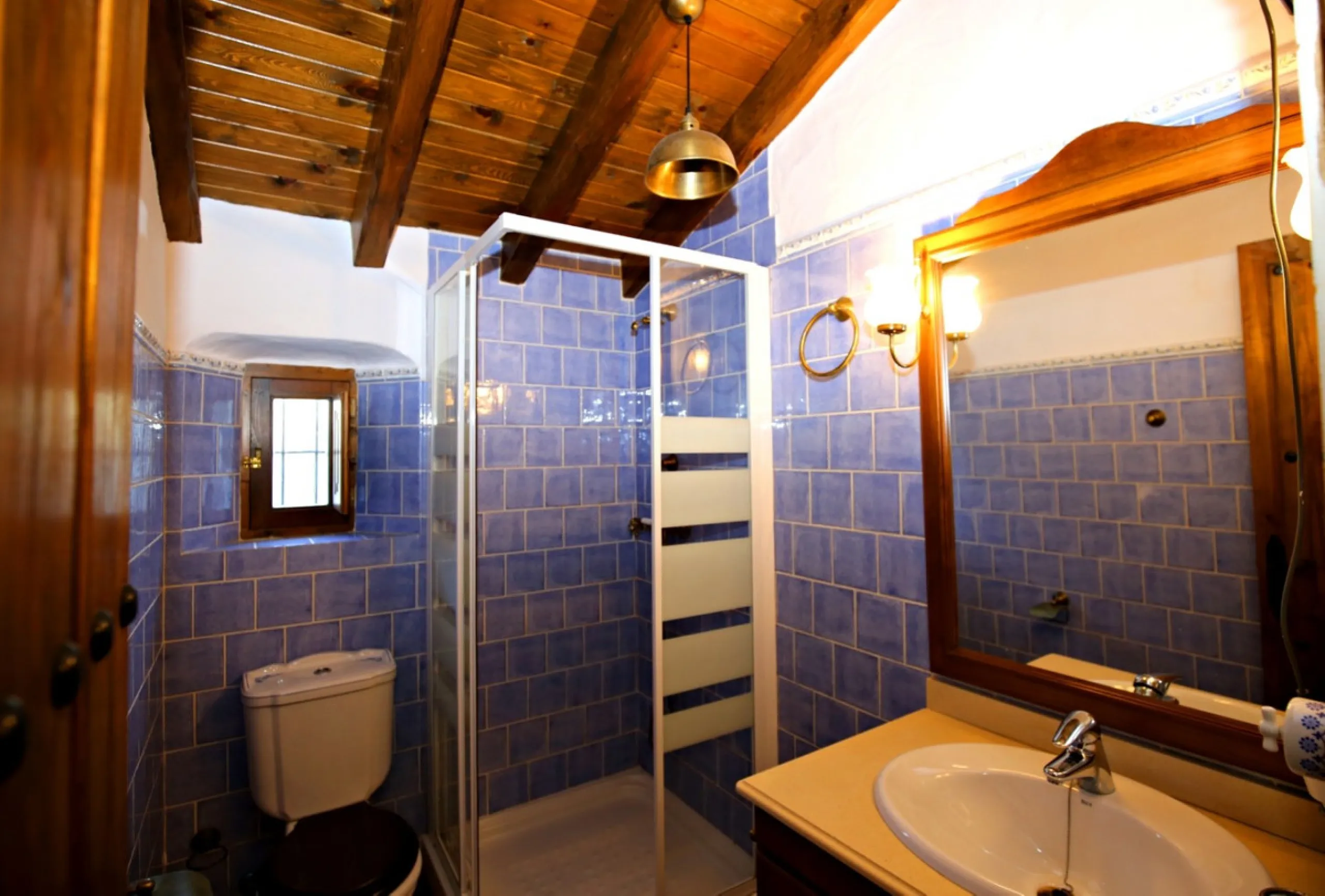 Exclusive and unique of its kind: a 16.000m2 Andalusian vacation resort with horse farm between Frigiliana and Nerja - with a built-up area of more than 1.600m2! In total, the resort has nine bedrooms, ten bathrooms and two guest toilets, spread over two 