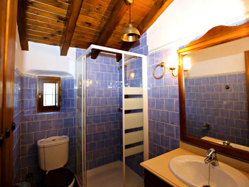 Exclusive and unique of its kind: a 16.000m2 Andalusian vacation resort with horse farm between Frigiliana and Nerja - with a built-up area of more than 1.600m2! In total, the resort has nine bedrooms, ten bathrooms and two guest toilets, spread over two 