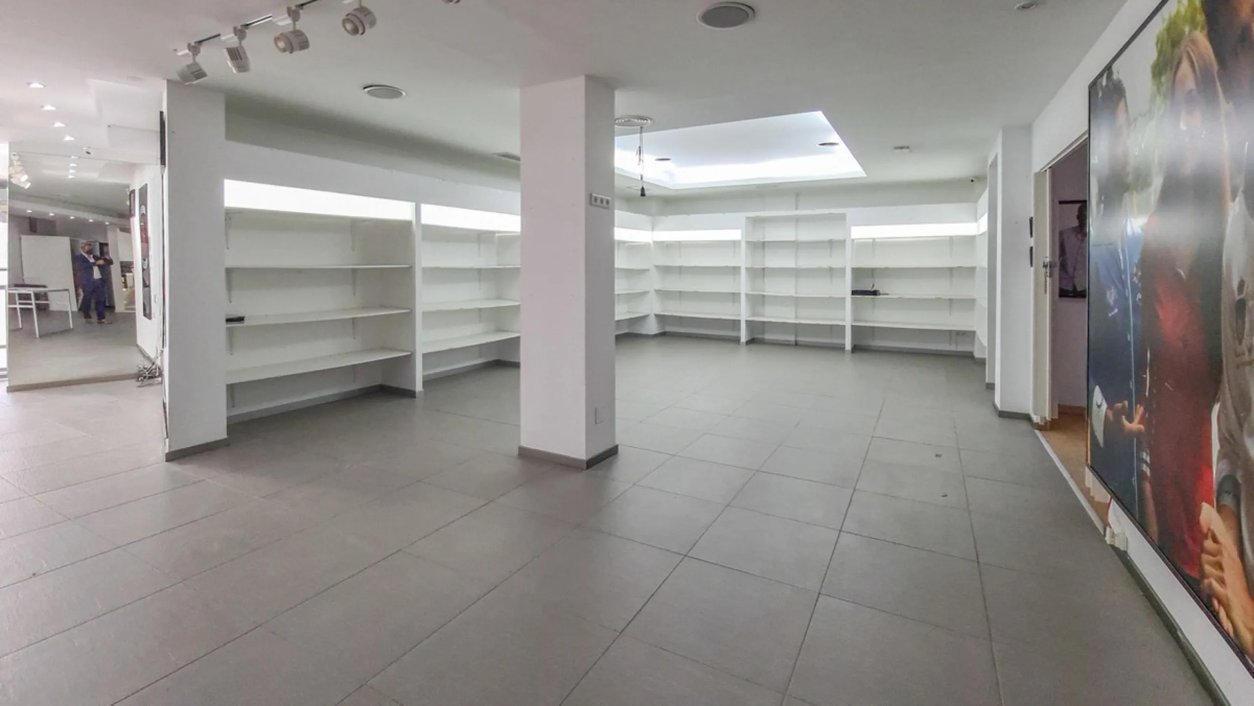 262 m² Freehold Commercial Premises in Marbella City Centre with Dual Glass Frontage on Ricardo Soriano
