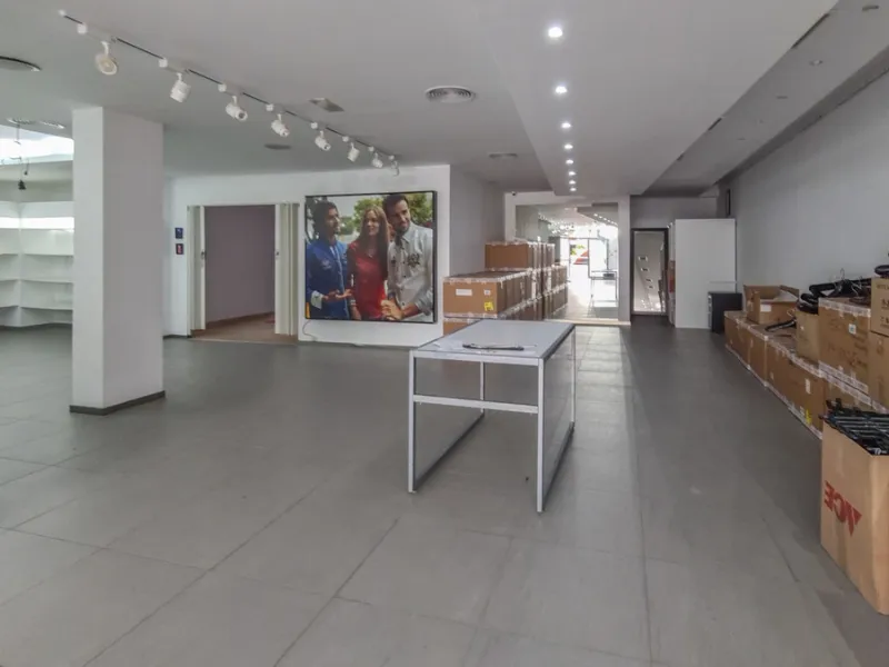 262 m² Freehold Commercial Premises in Marbella City Centre with Dual Glass Frontage on Ricardo Soriano