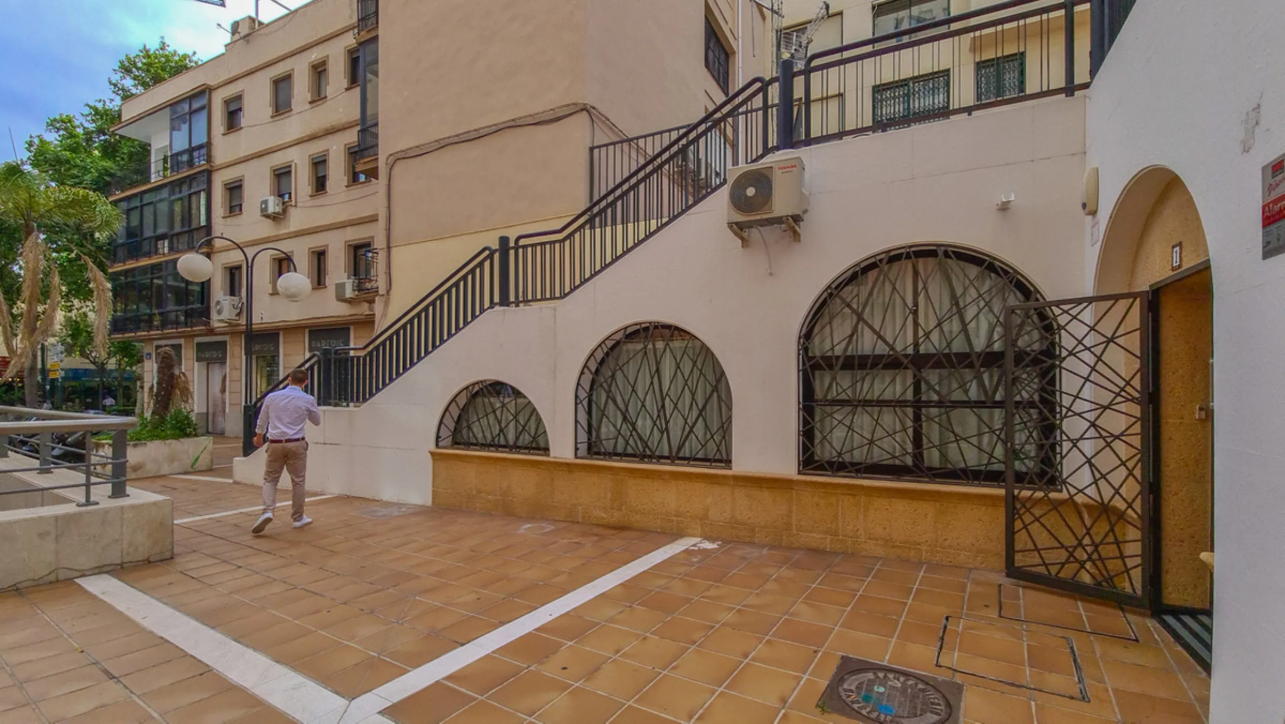 262 m² Freehold Commercial Premises in Marbella City Centre with Dual Glass Frontage on Ricardo Soriano