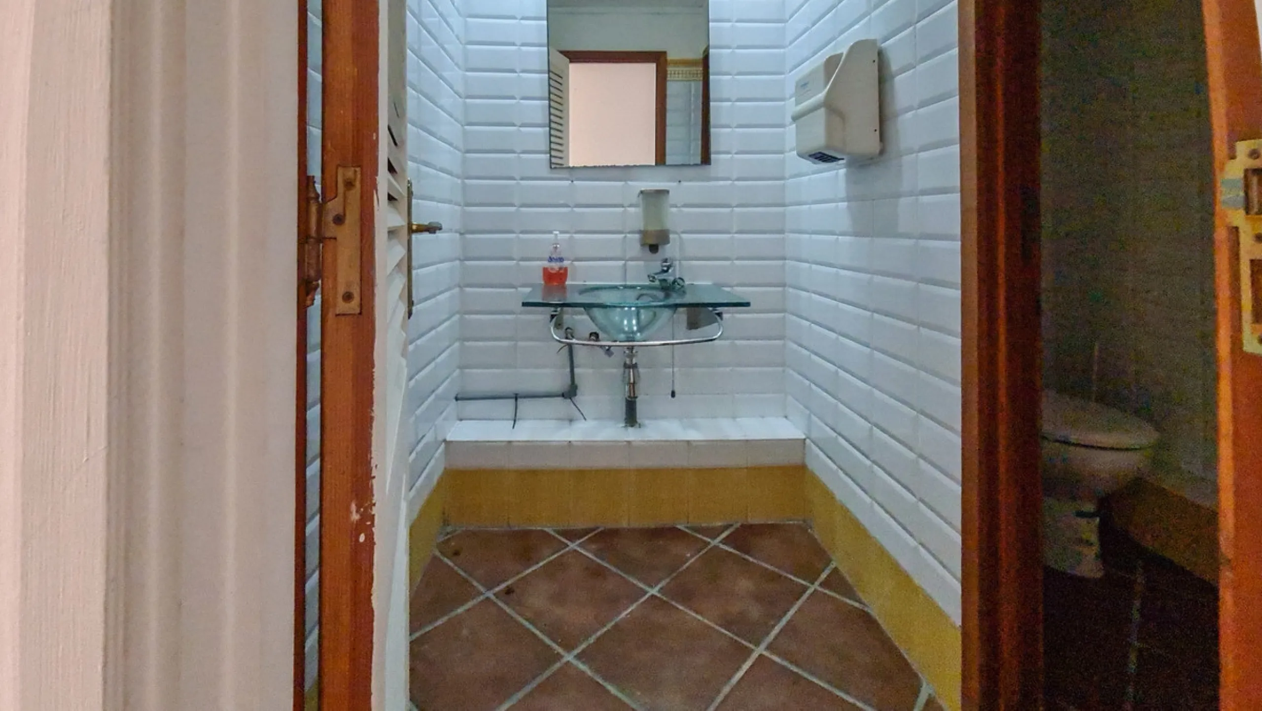 262 m² Freehold Commercial Premises in Marbella City Centre with Dual Glass Frontage on Ricardo Soriano