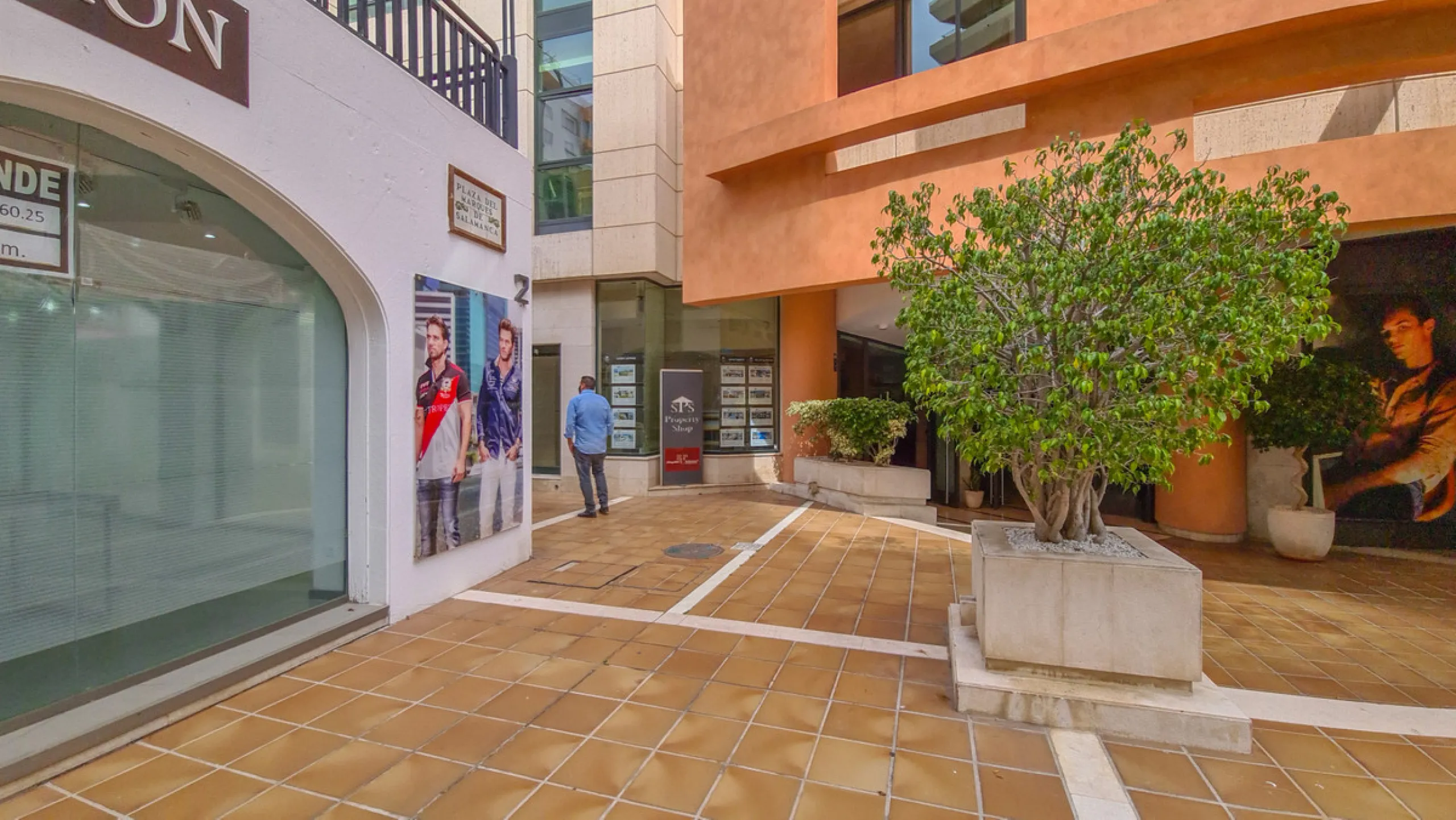 262 m² Freehold Commercial Premises in Marbella City Centre with Dual Glass Frontage on Ricardo Soriano