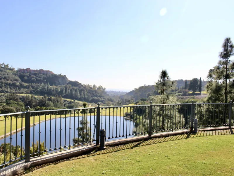 Impresive Luxury Frontline Golf Villa in Los Arqueros