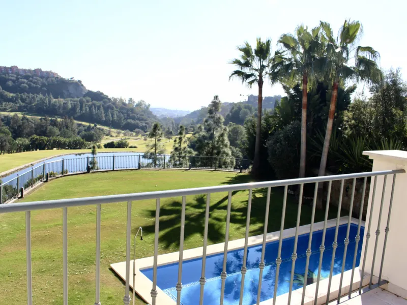 Impresive Luxury Frontline Golf Villa in Los Arqueros