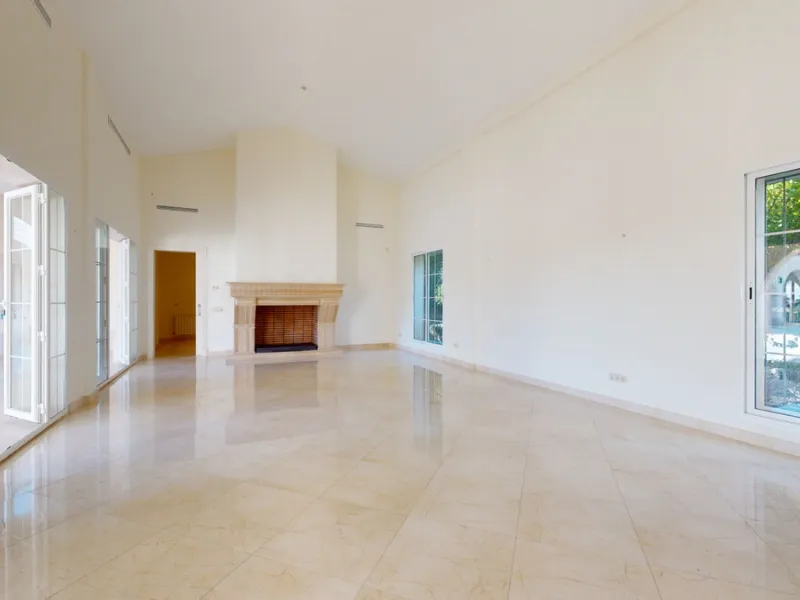 Impresive Luxury Frontline Golf Villa in Los Arqueros