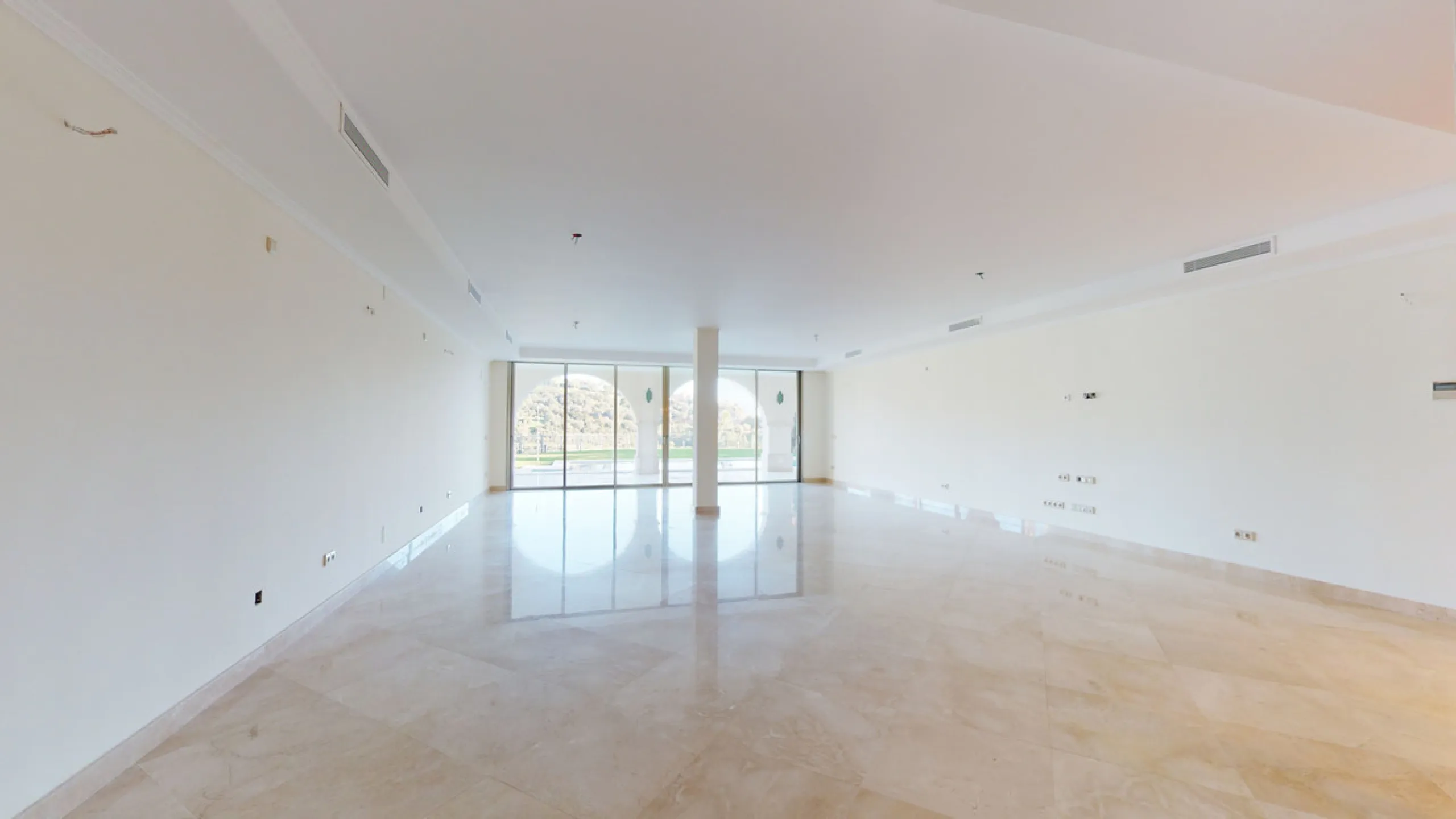 Impresive Luxury Frontline Golf Villa in Los Arqueros