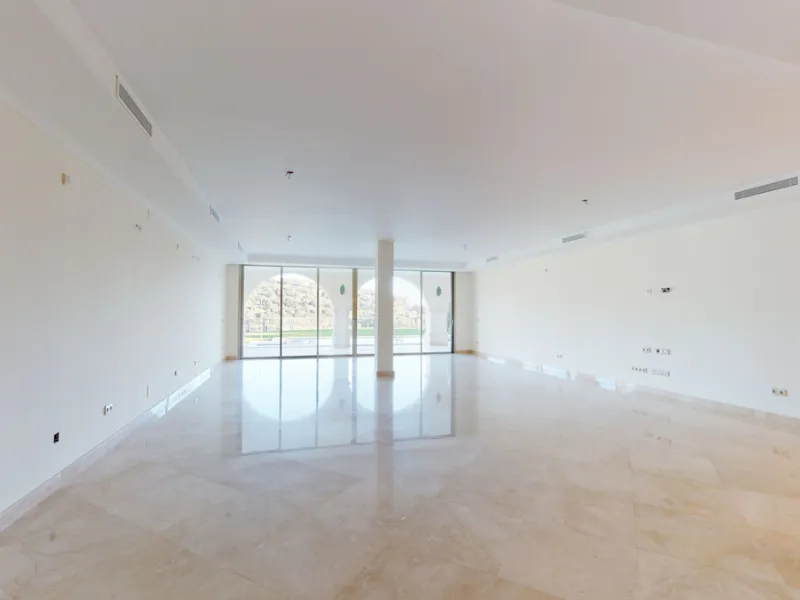 Impresive Luxury Frontline Golf Villa in Los Arqueros
