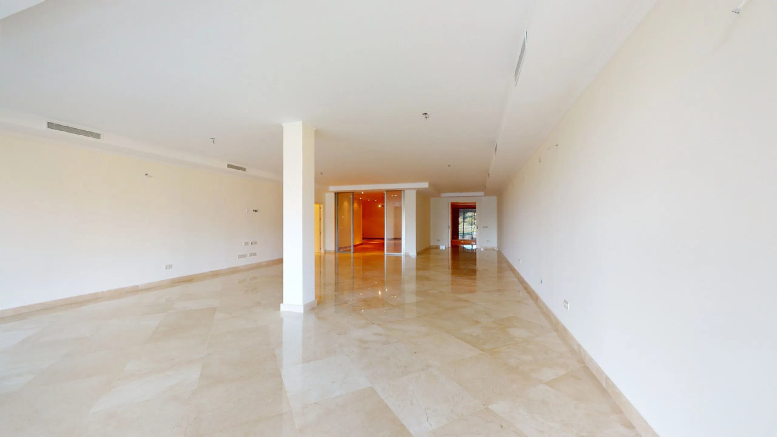 Impresive Luxury Frontline Golf Villa in Los Arqueros