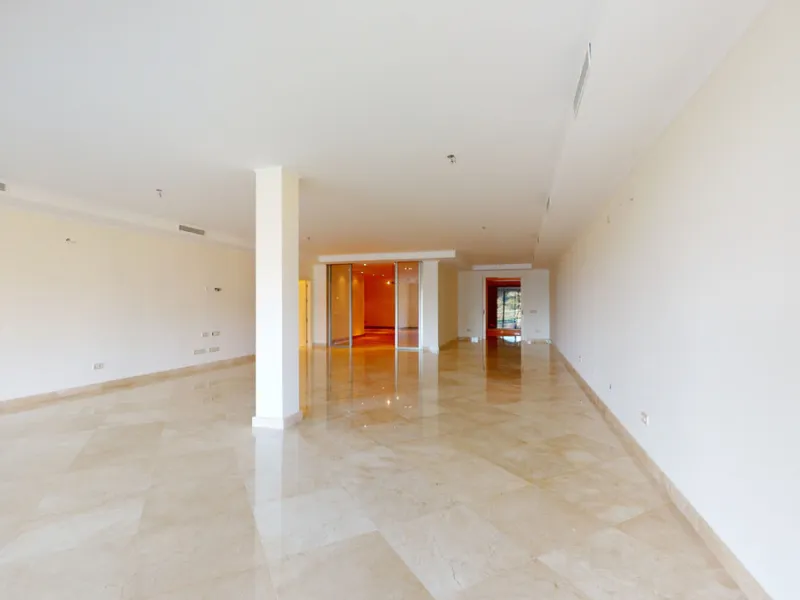 Impresive Luxury Frontline Golf Villa in Los Arqueros