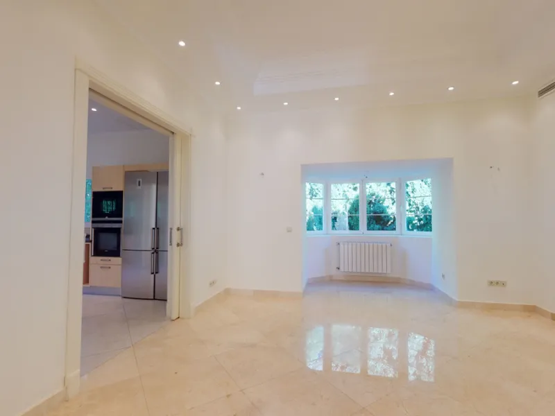 Impresive Luxury Frontline Golf Villa in Los Arqueros