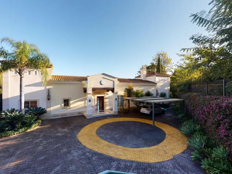 Impresive Luxury Frontline Golf Villa in Los Arqueros