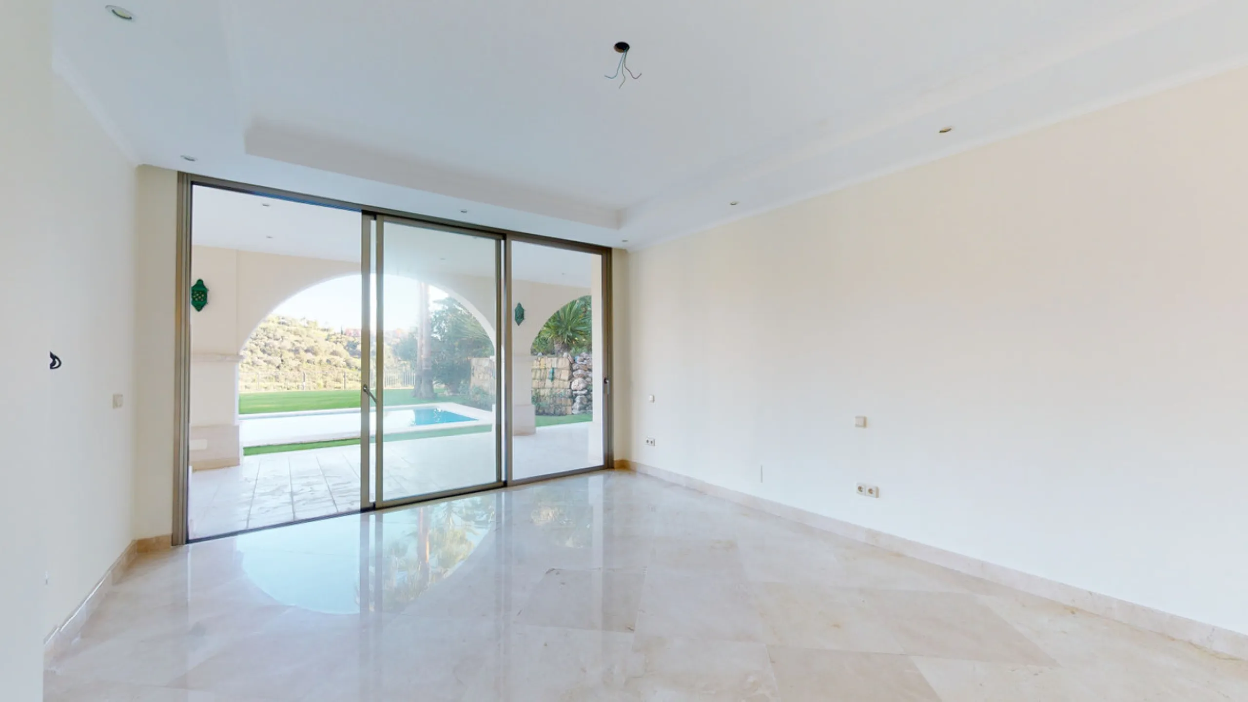 Impresive Luxury Frontline Golf Villa in Los Arqueros