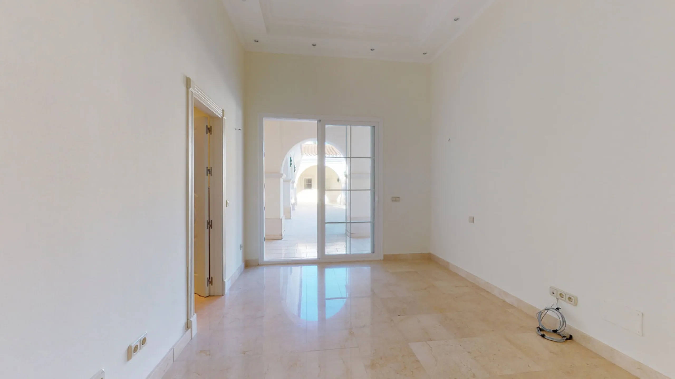 Impresive Luxury Frontline Golf Villa in Los Arqueros