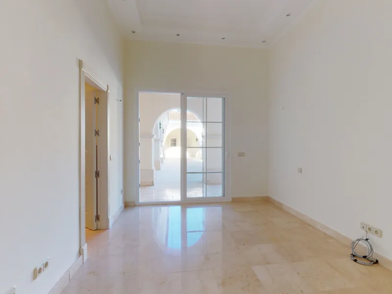 Impresive Luxury Frontline Golf Villa in Los Arqueros