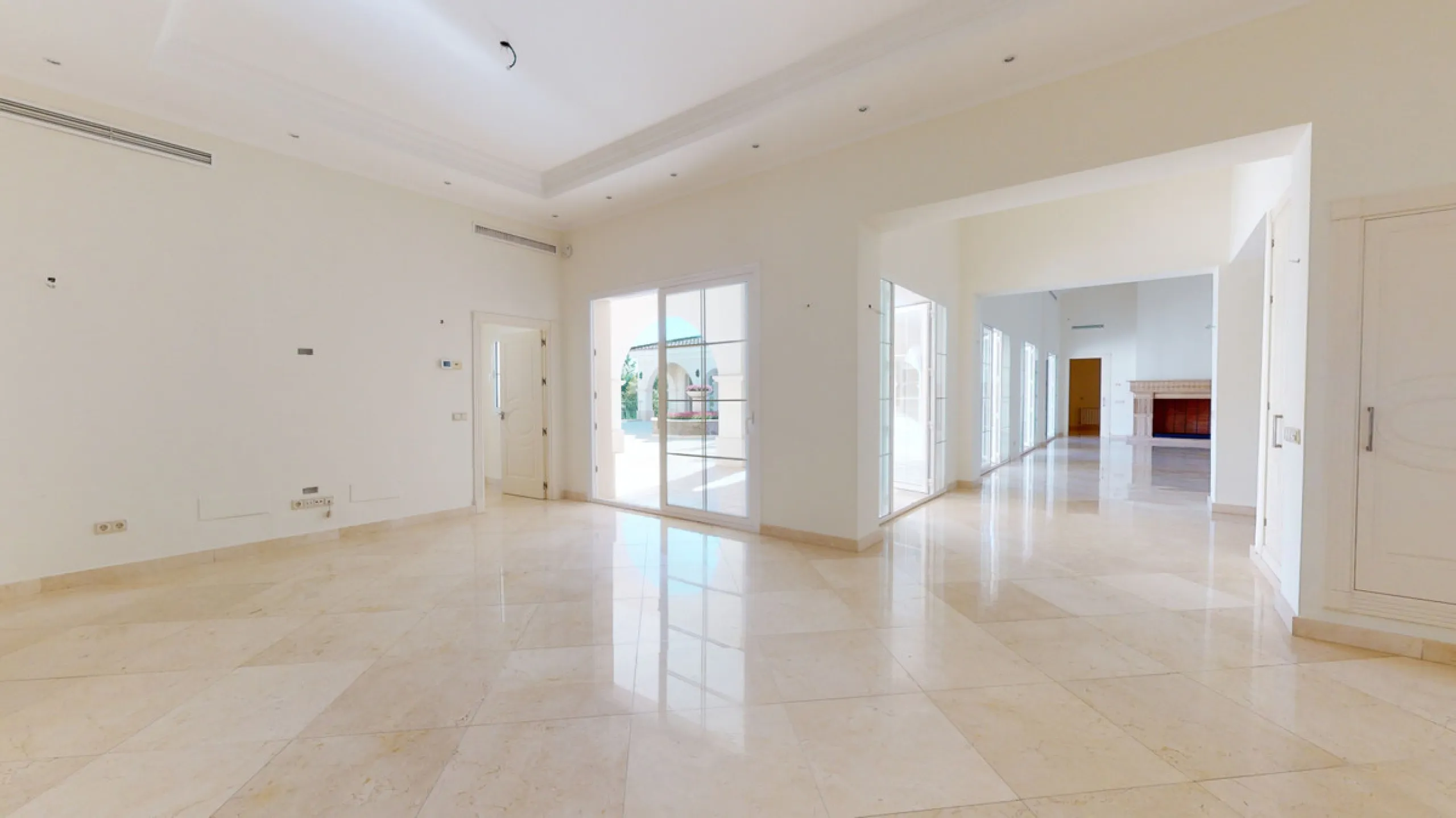 Impresive Luxury Frontline Golf Villa in Los Arqueros