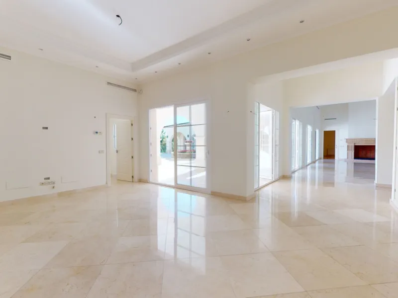 Impresive Luxury Frontline Golf Villa in Los Arqueros