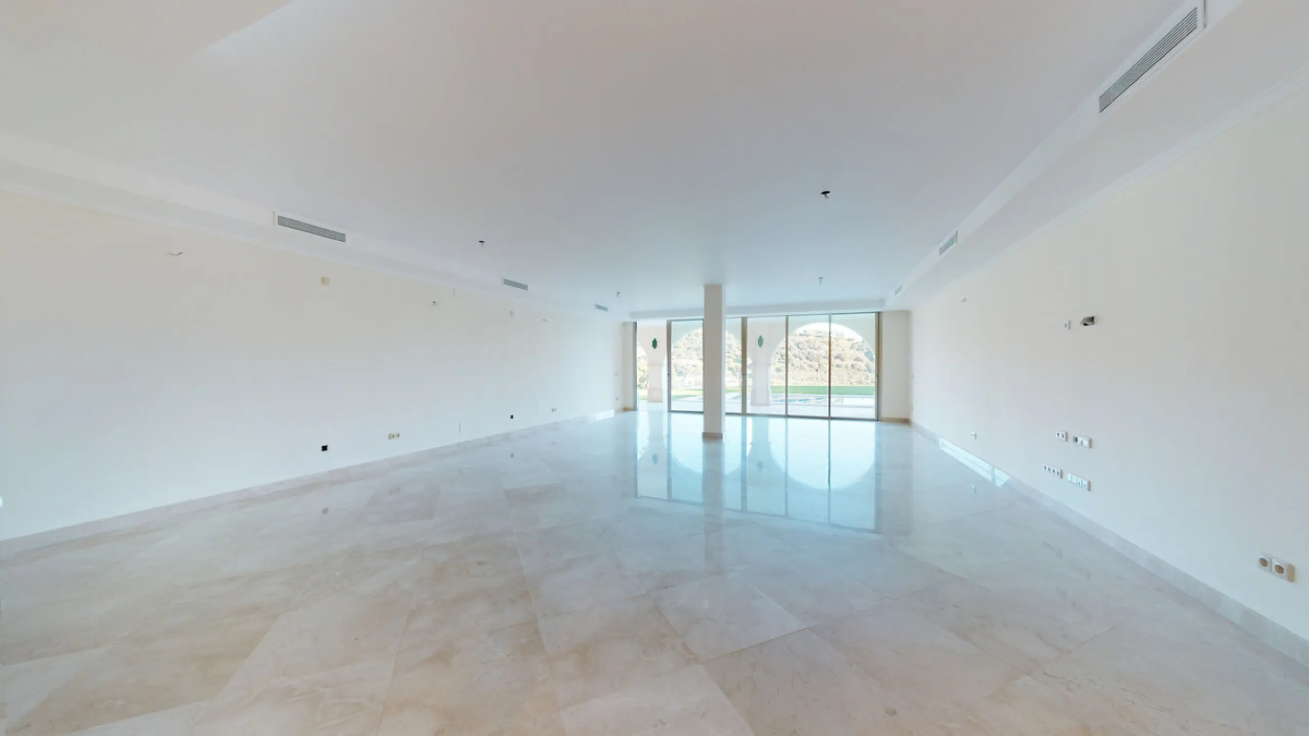 Impresive Luxury Frontline Golf Villa in Los Arqueros