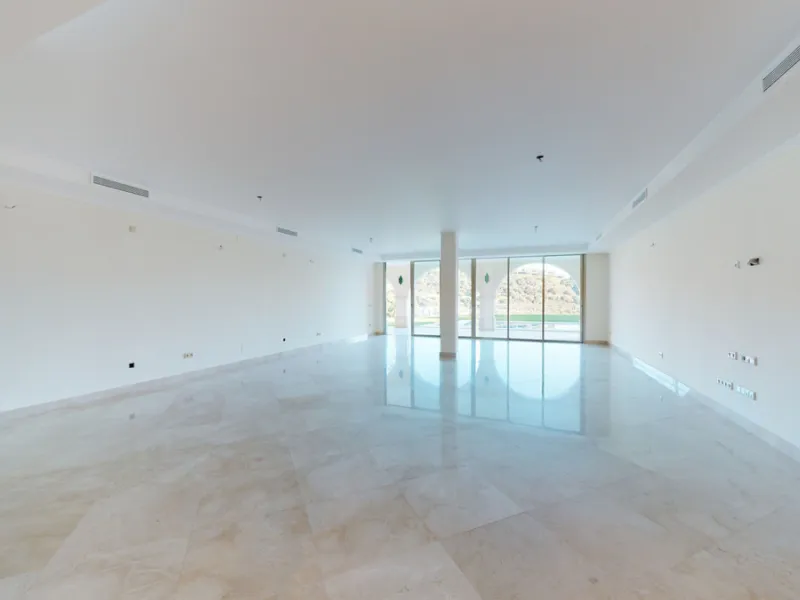 Impresive Luxury Frontline Golf Villa in Los Arqueros