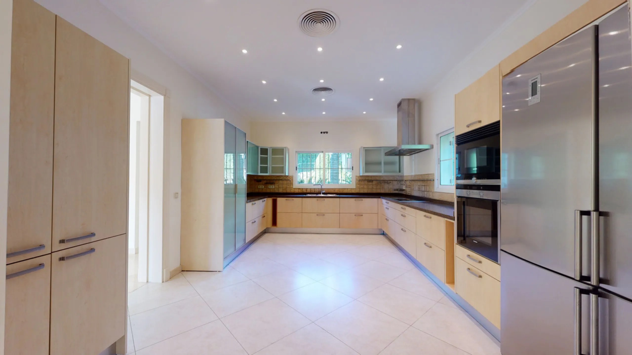 Impresive Luxury Frontline Golf Villa in Los Arqueros