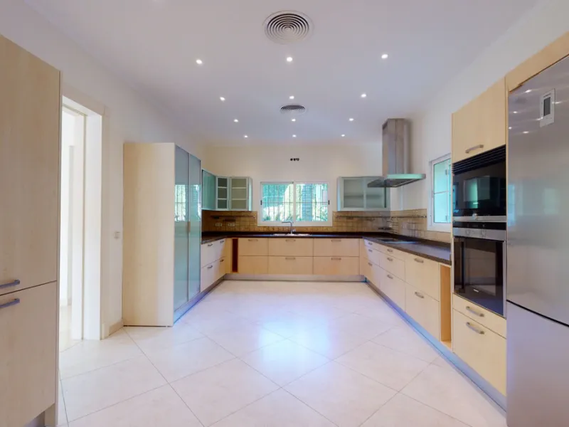 Impresive Luxury Frontline Golf Villa in Los Arqueros