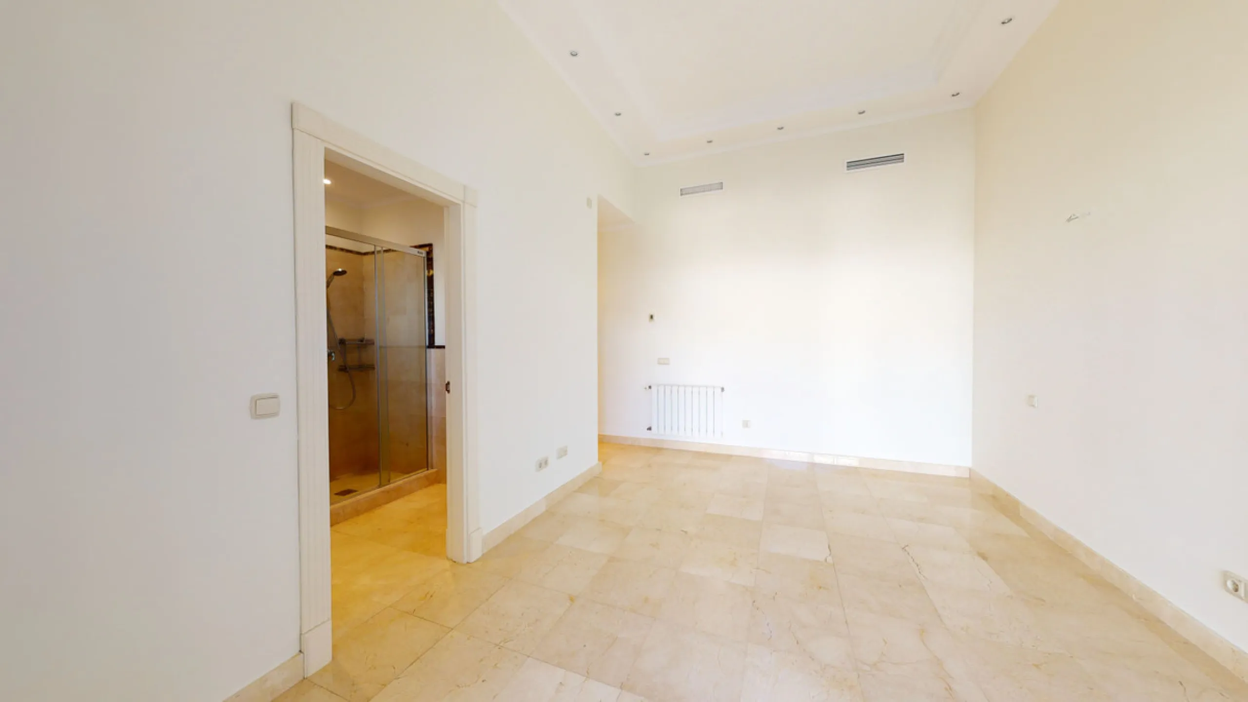 Impresive Luxury Frontline Golf Villa in Los Arqueros