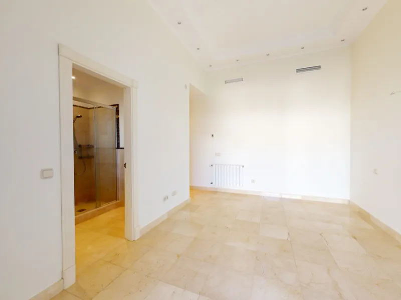 Impresive Luxury Frontline Golf Villa in Los Arqueros