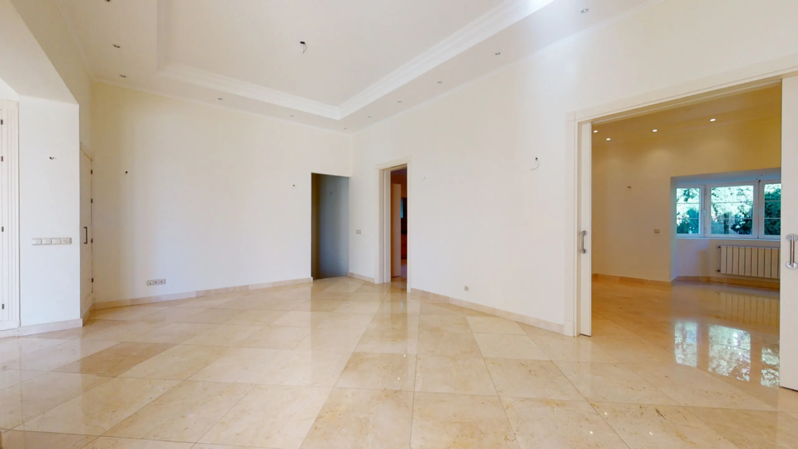 Impresive Luxury Frontline Golf Villa in Los Arqueros