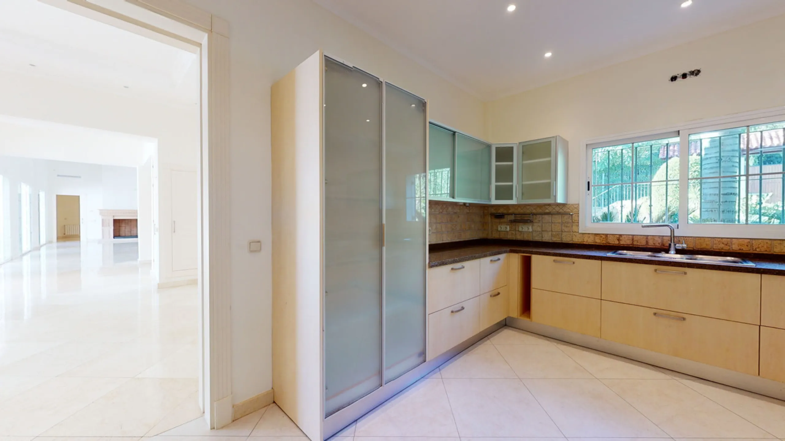 Impresive Luxury Frontline Golf Villa in Los Arqueros