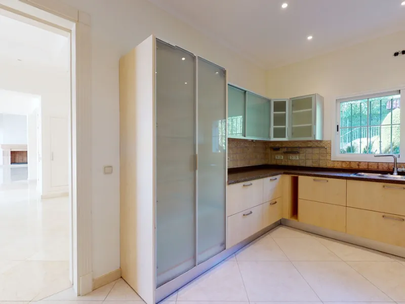Impresive Luxury Frontline Golf Villa in Los Arqueros