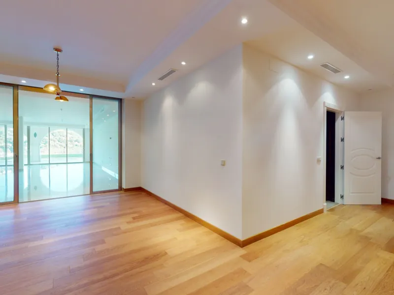 Impresive Luxury Frontline Golf Villa in Los Arqueros