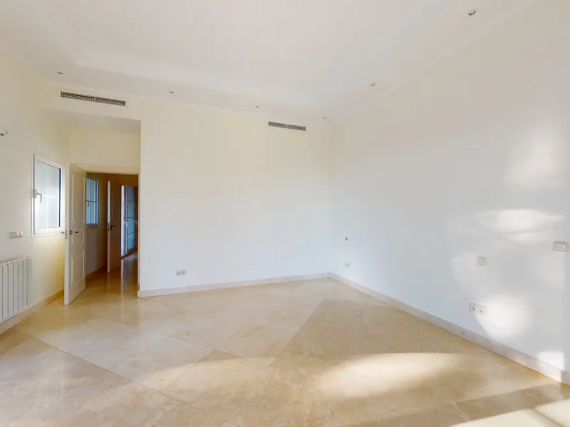 Impresive Luxury Frontline Golf Villa in Los Arqueros