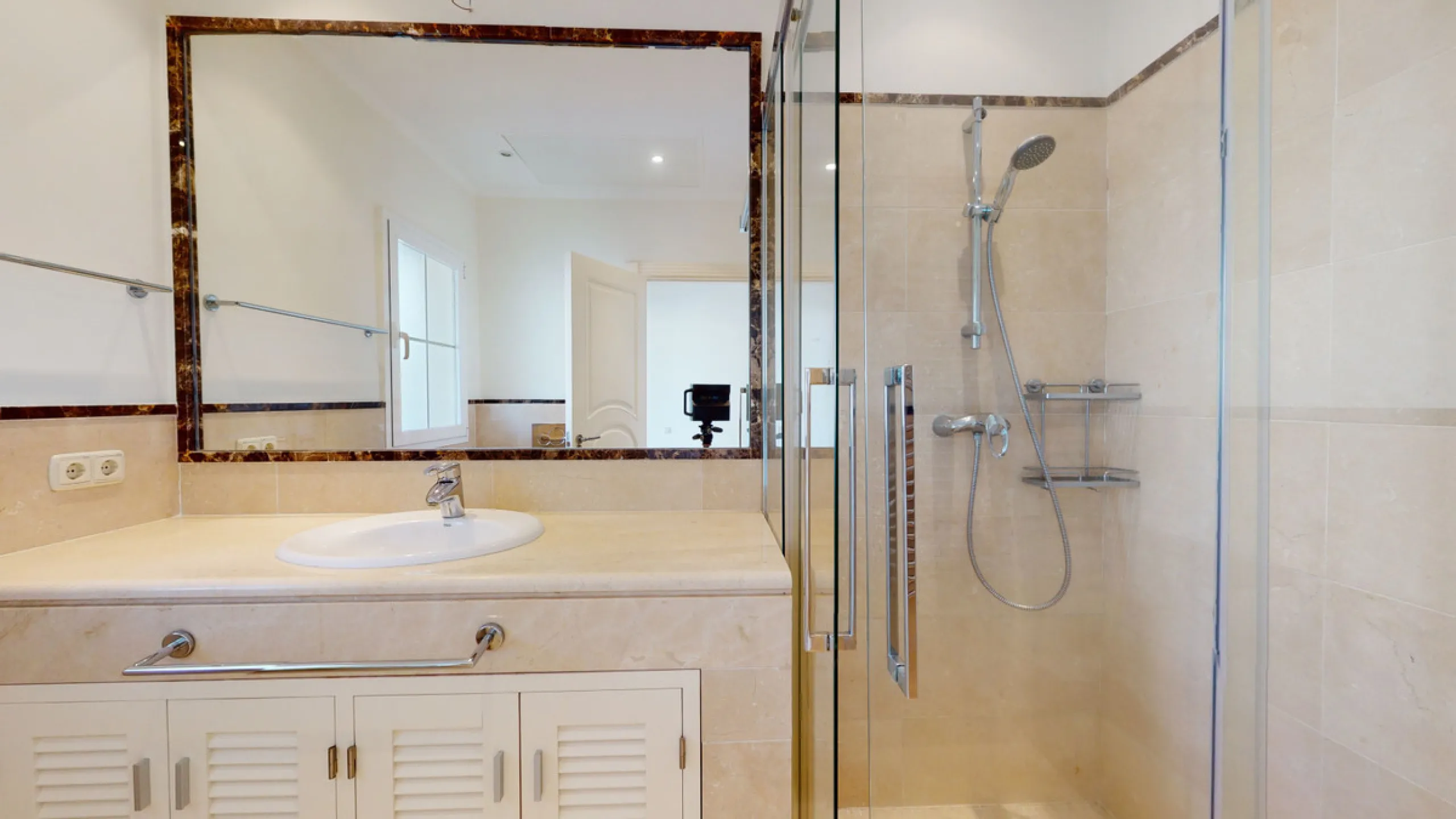 Impresive Luxury Frontline Golf Villa in Los Arqueros