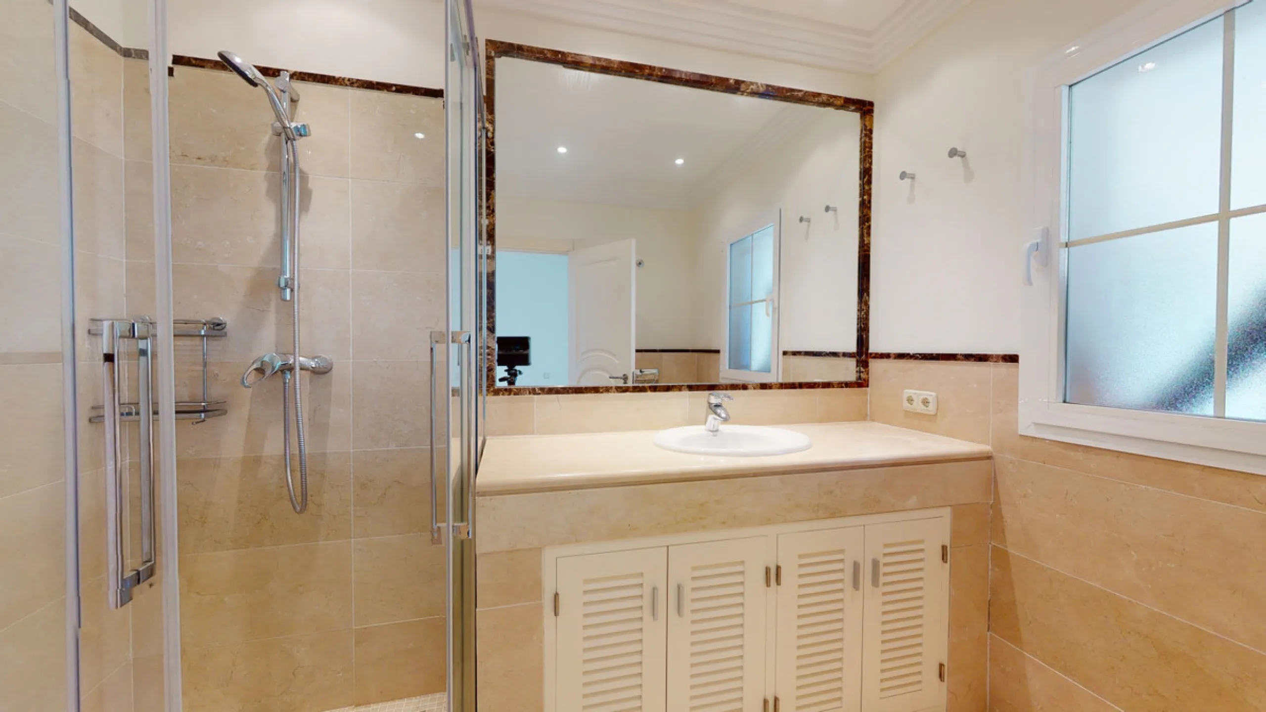 Impresive Luxury Frontline Golf Villa in Los Arqueros