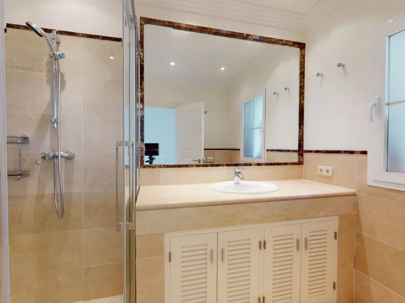 Impresive Luxury Frontline Golf Villa in Los Arqueros