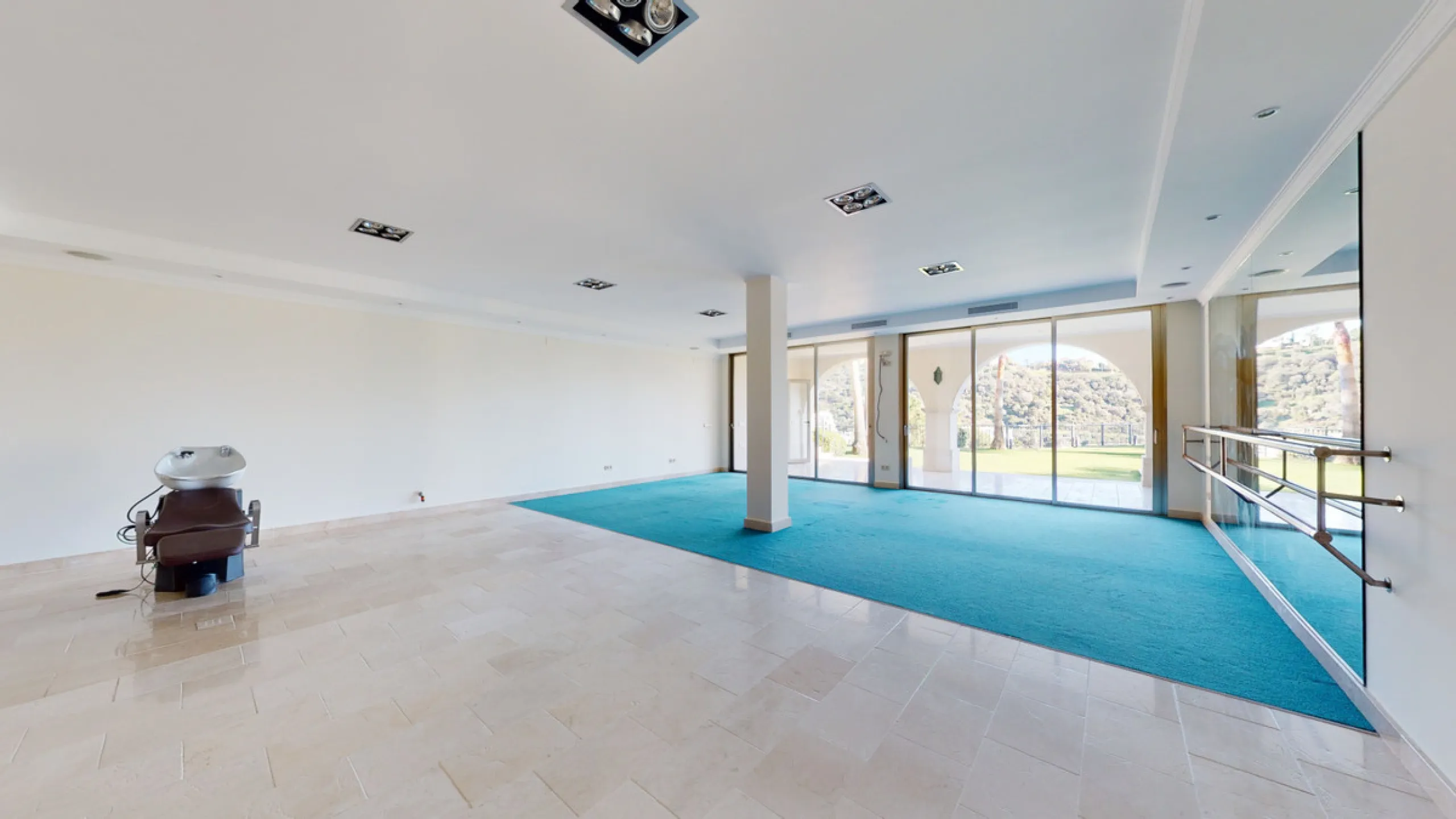 Impresive Luxury Frontline Golf Villa in Los Arqueros