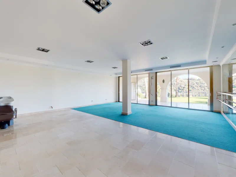 Impresive Luxury Frontline Golf Villa in Los Arqueros
