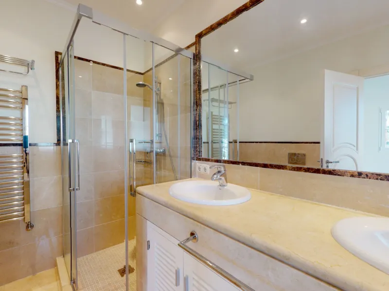 Impresive Luxury Frontline Golf Villa in Los Arqueros