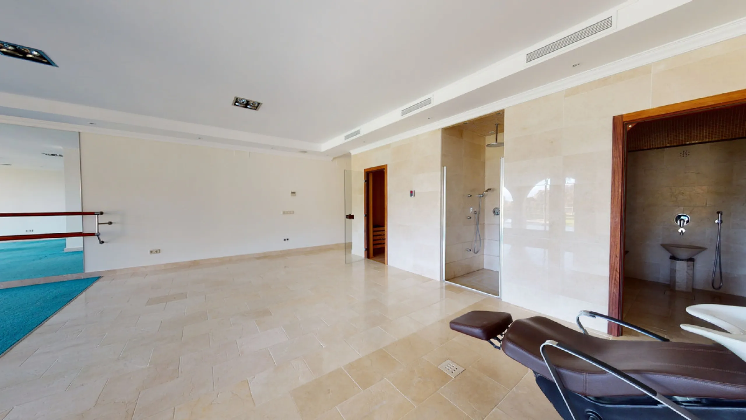 Impresive Luxury Frontline Golf Villa in Los Arqueros